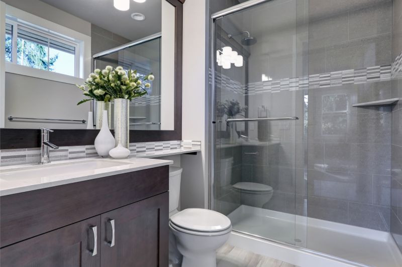 Shower with Space-Saving Sliding Door